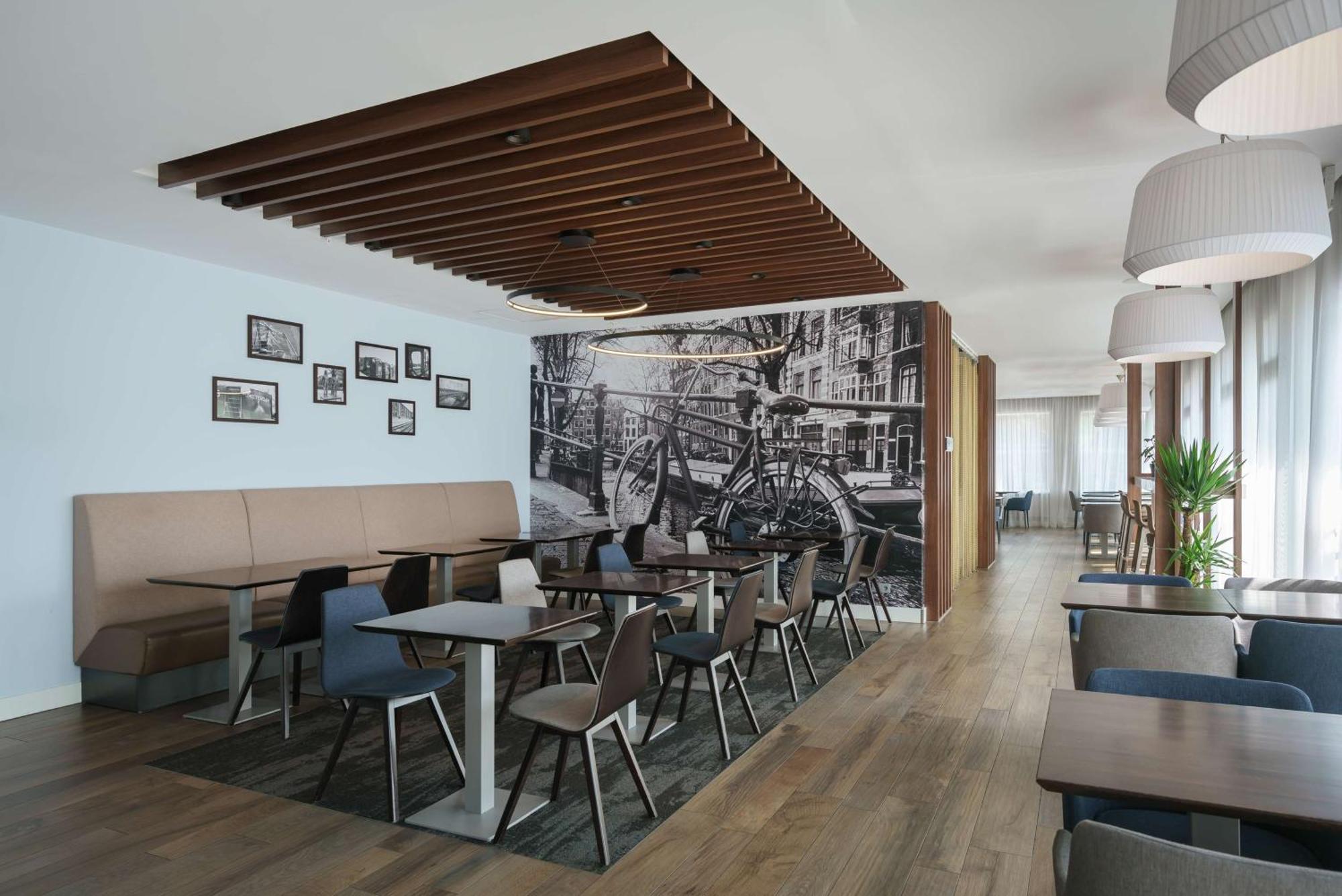 Hampton By Hilton Centre East Hotel