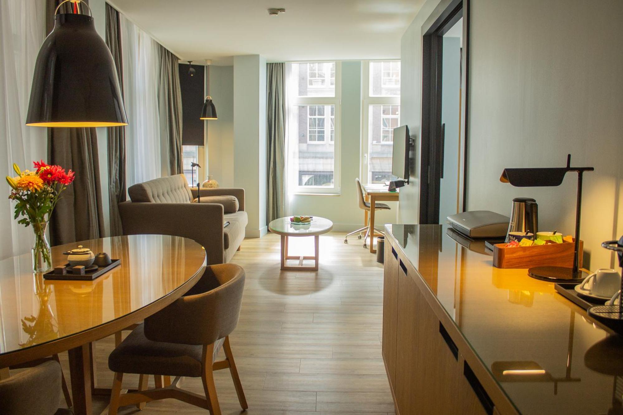 Swissotel Khách sạn