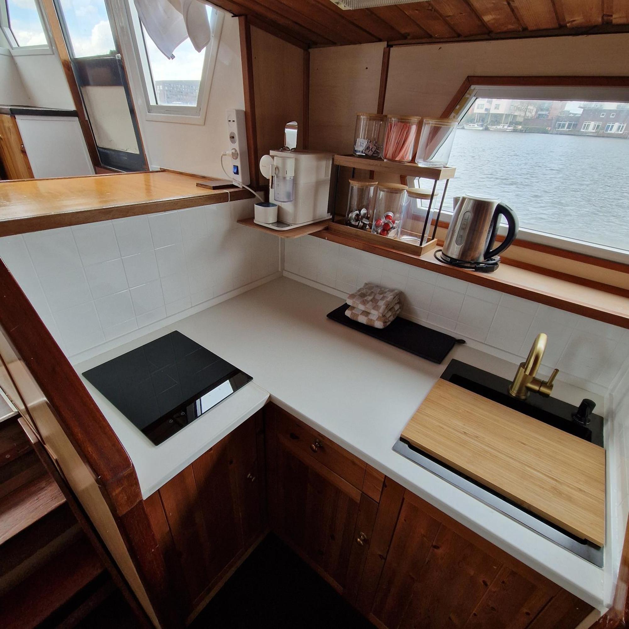 Sailing Botel *