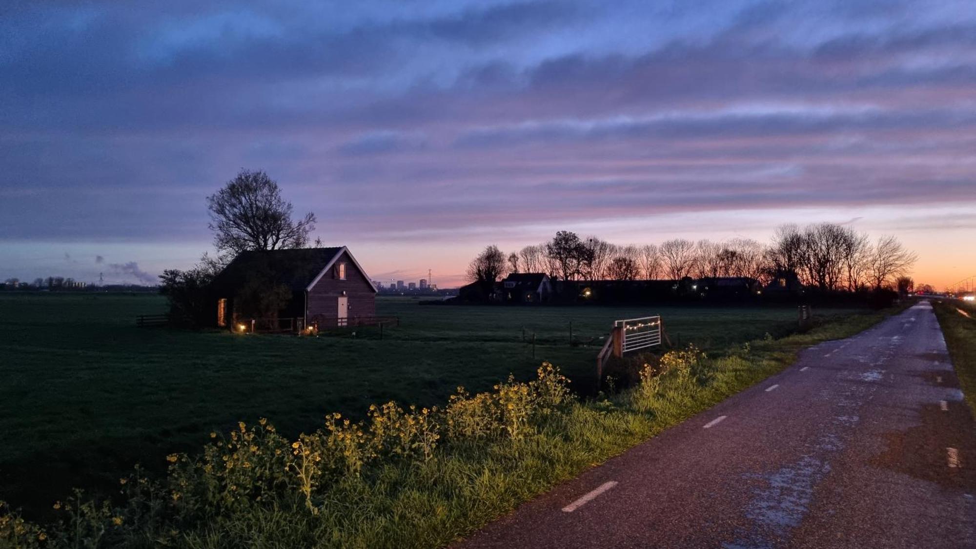 Nhà nghỉ Farmers Lodge, A With A Skyline View In Rural Amsterdam
