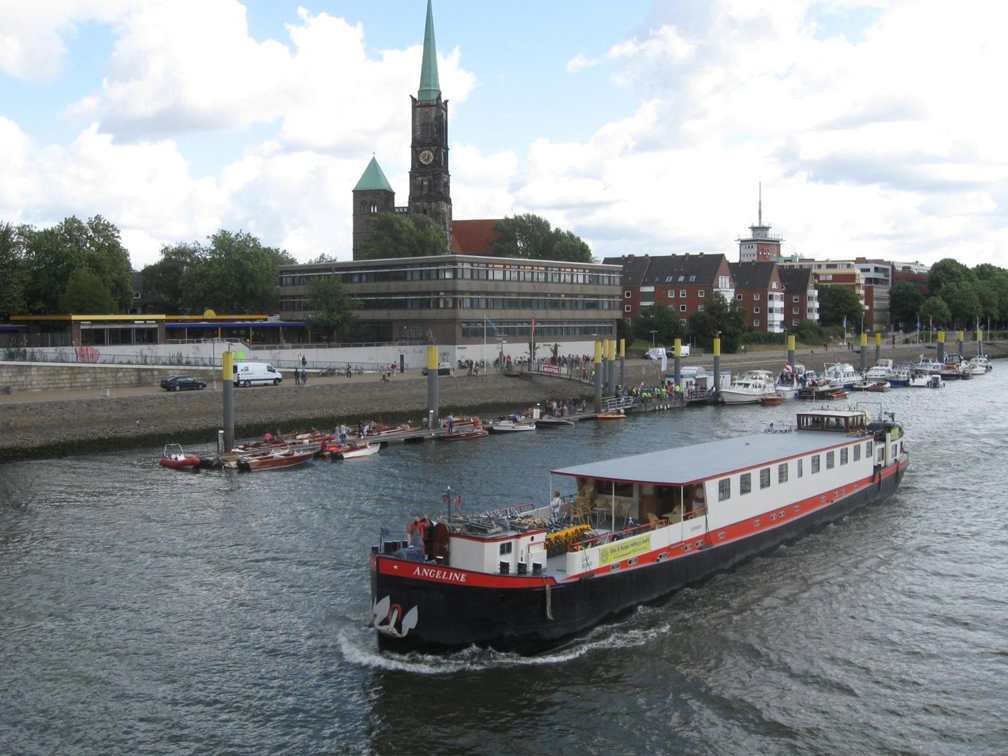 Hotelboat Angeline Amsterdam