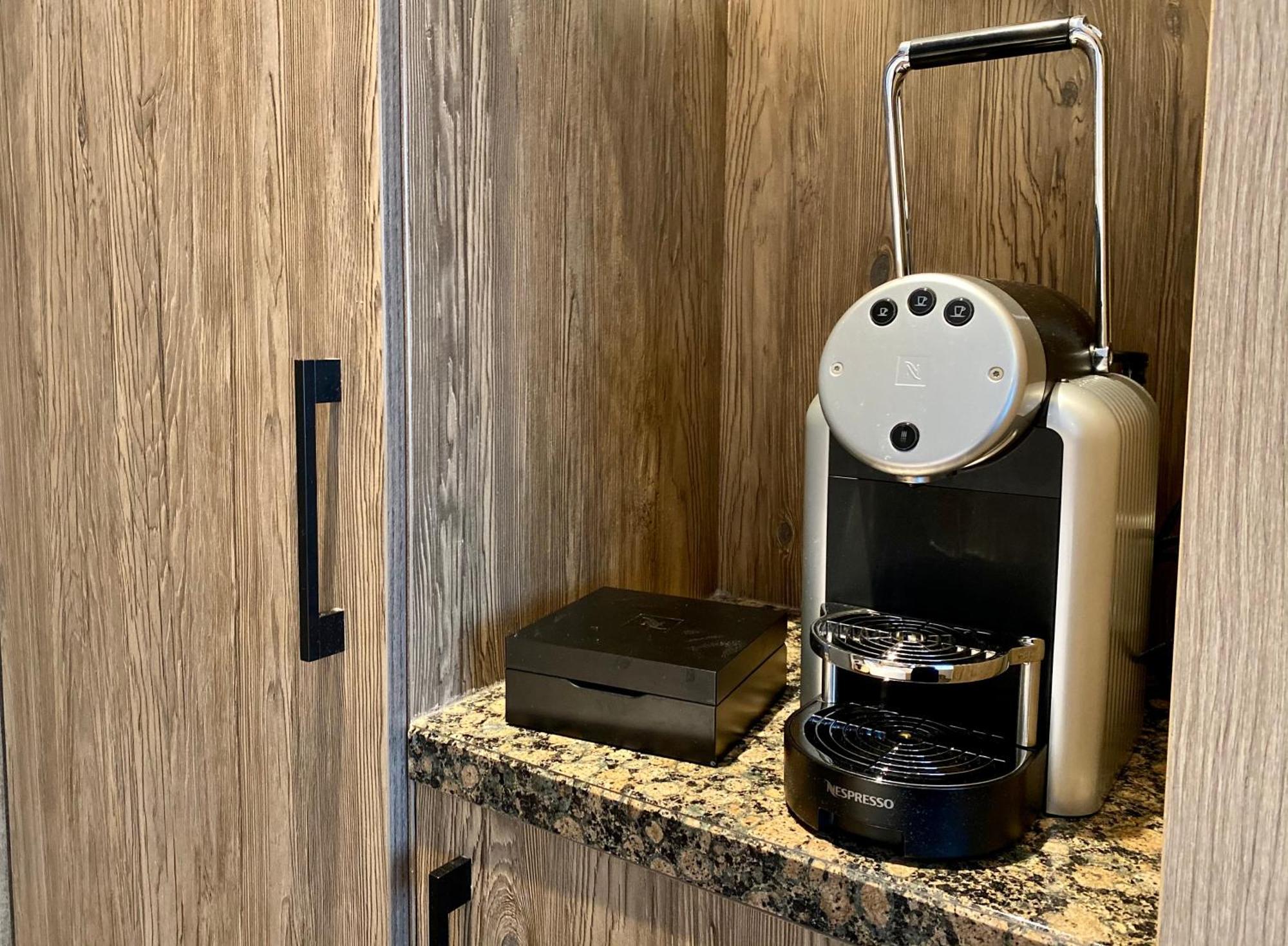 Xo Blue Tower Khách sạn 4*