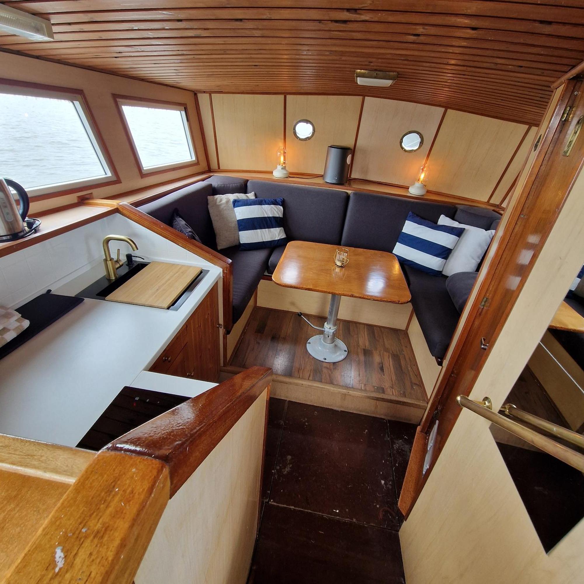 Sailing Botel *