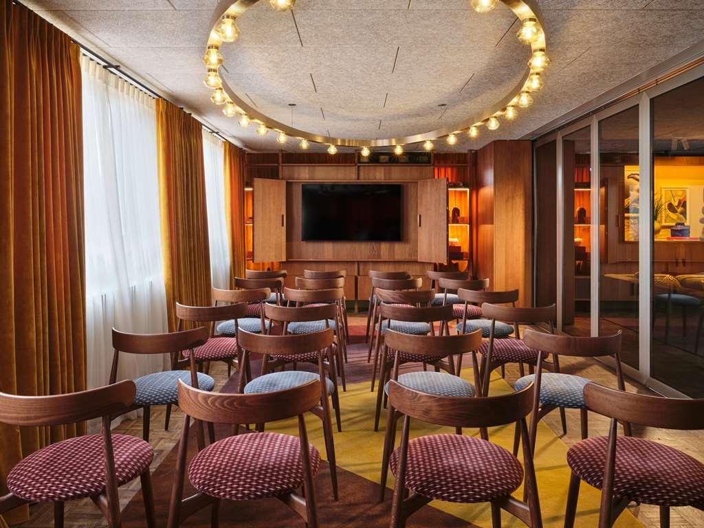 The Hoxton, Lloyd Khách sạn