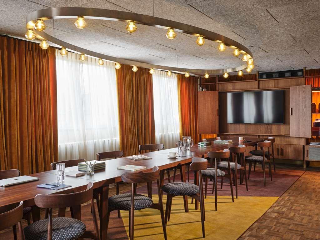 The Hoxton, Lloyd Khách sạn