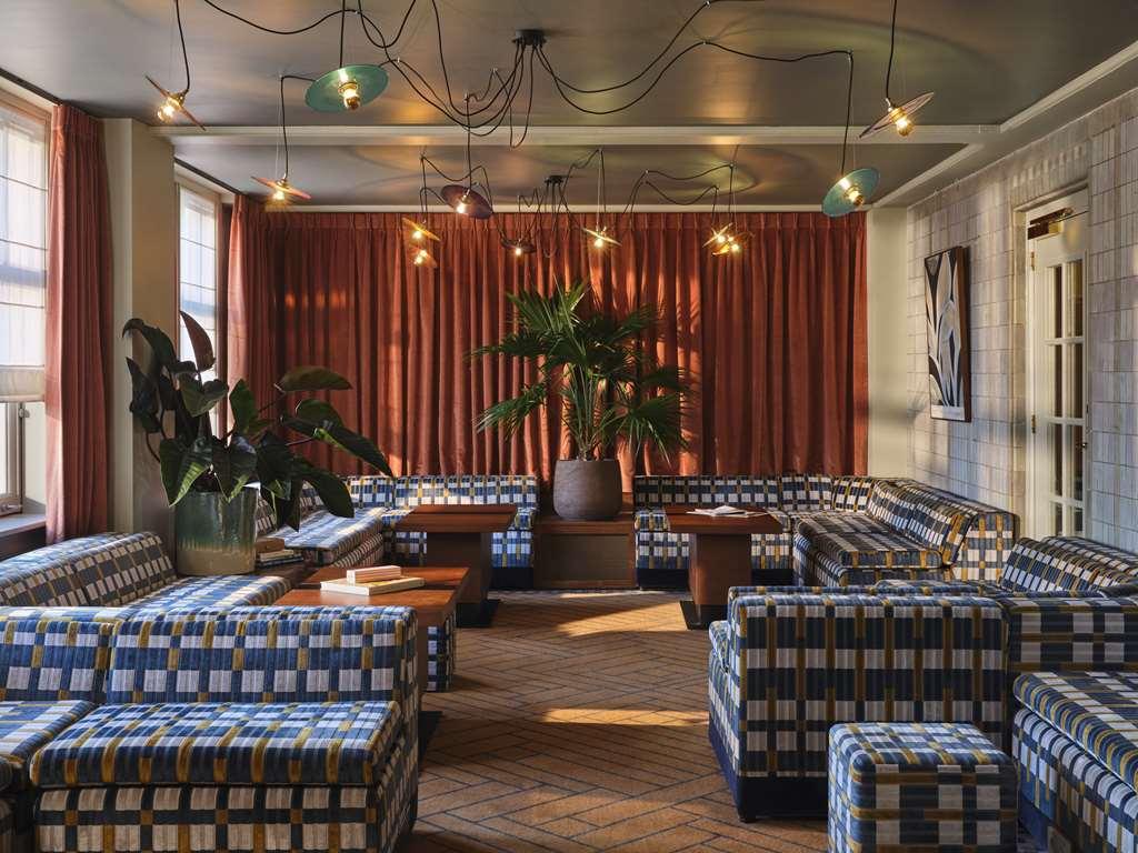 Khách sạn The Hoxton, Lloyd 4*