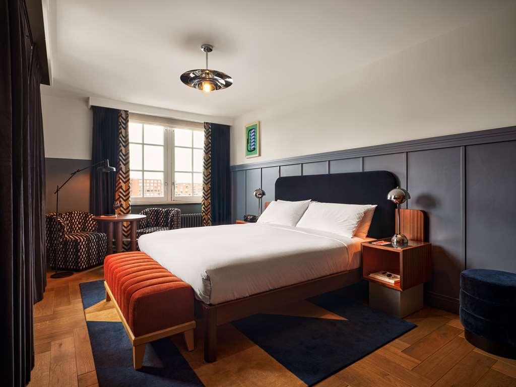 Khách sạn The Hoxton, Lloyd 4*