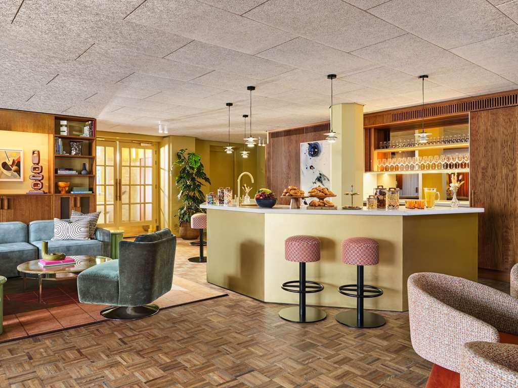 Khách sạn The Hoxton, Lloyd 4*