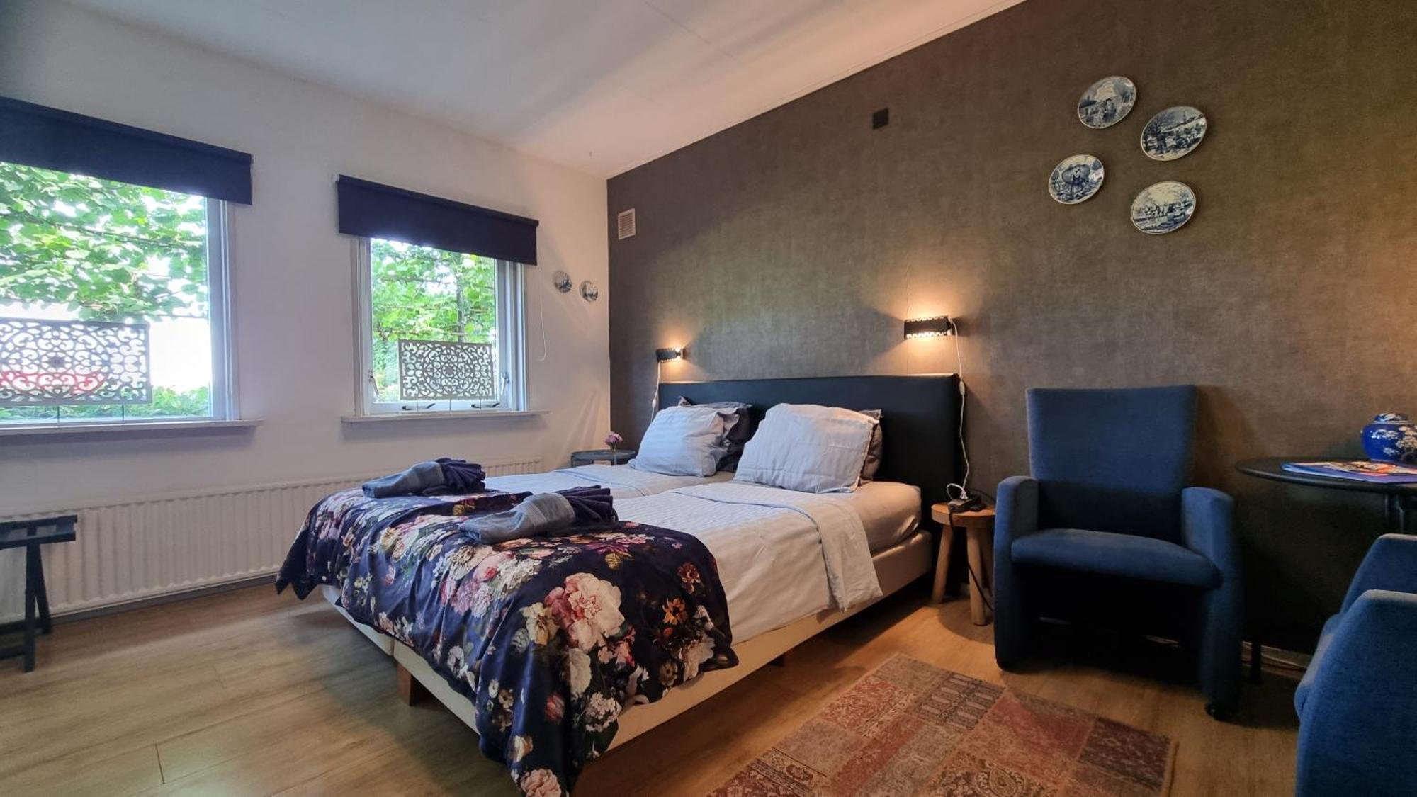 Farmer , Bed, Bike And Breakfast In Amsterdam