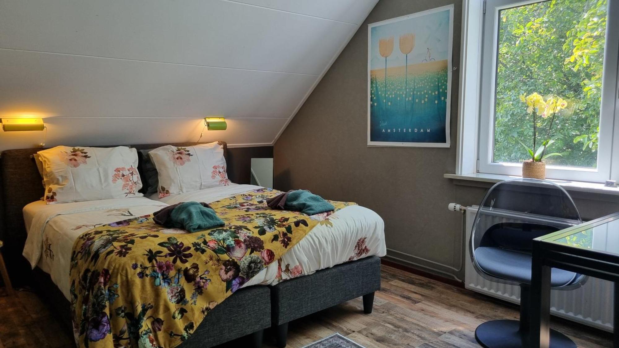 Farmer , Bed, Bike And Breakfast In 2* Amsterdam