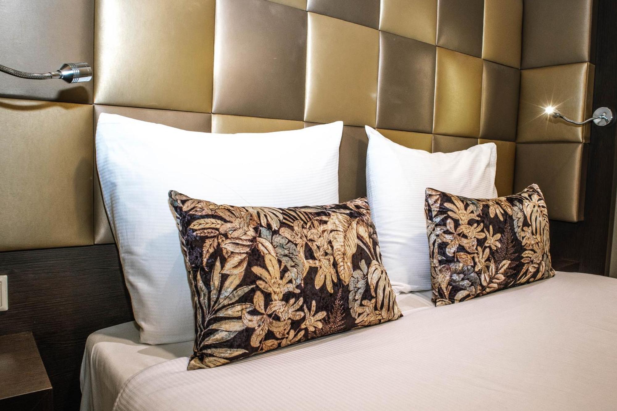 Golden Mansion Khách sạn hẻo lánh 3*