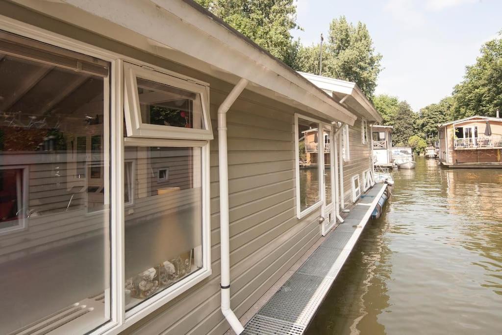 Bateau-hôtel Private At Houseboat *