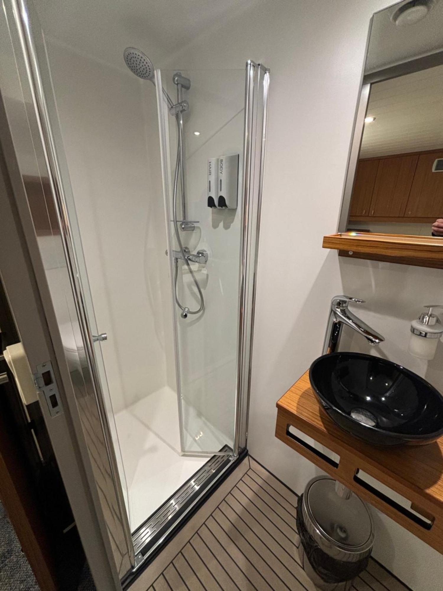Hotelboat Iris Khách sạn *