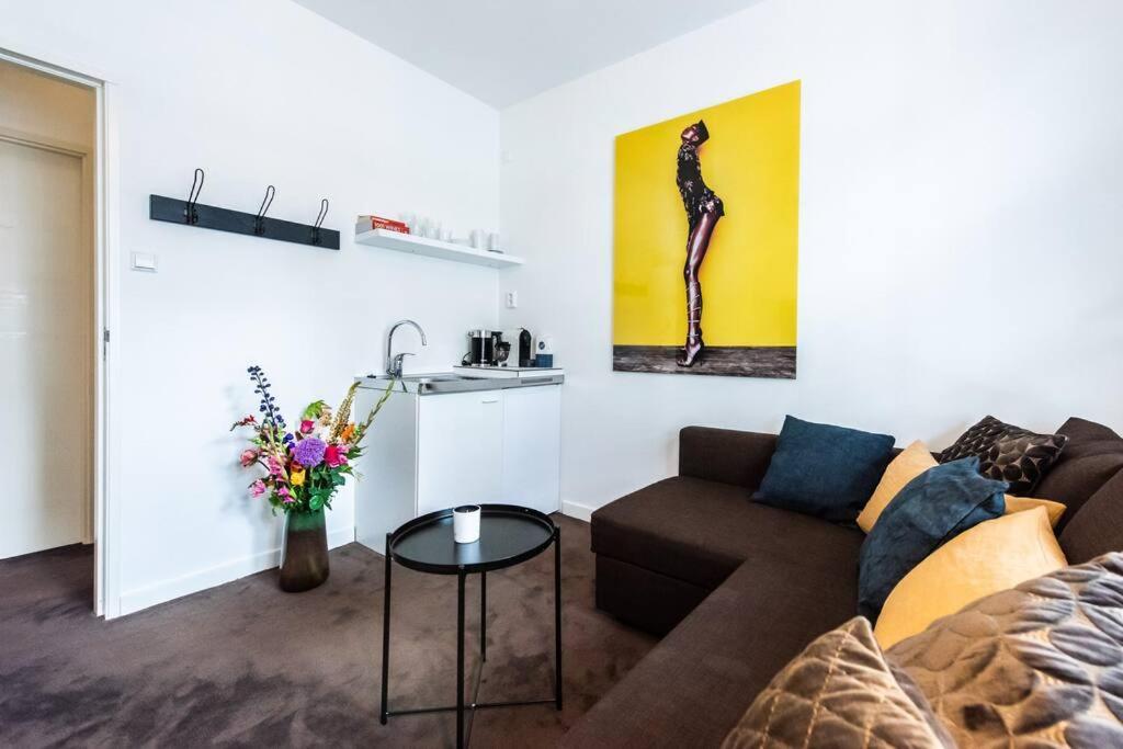 Luxurious Boutique In Center