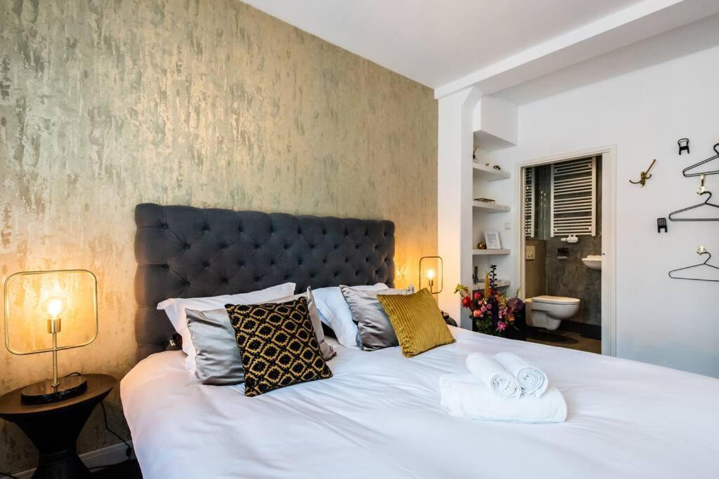 Luxurious Boutique In Center *
