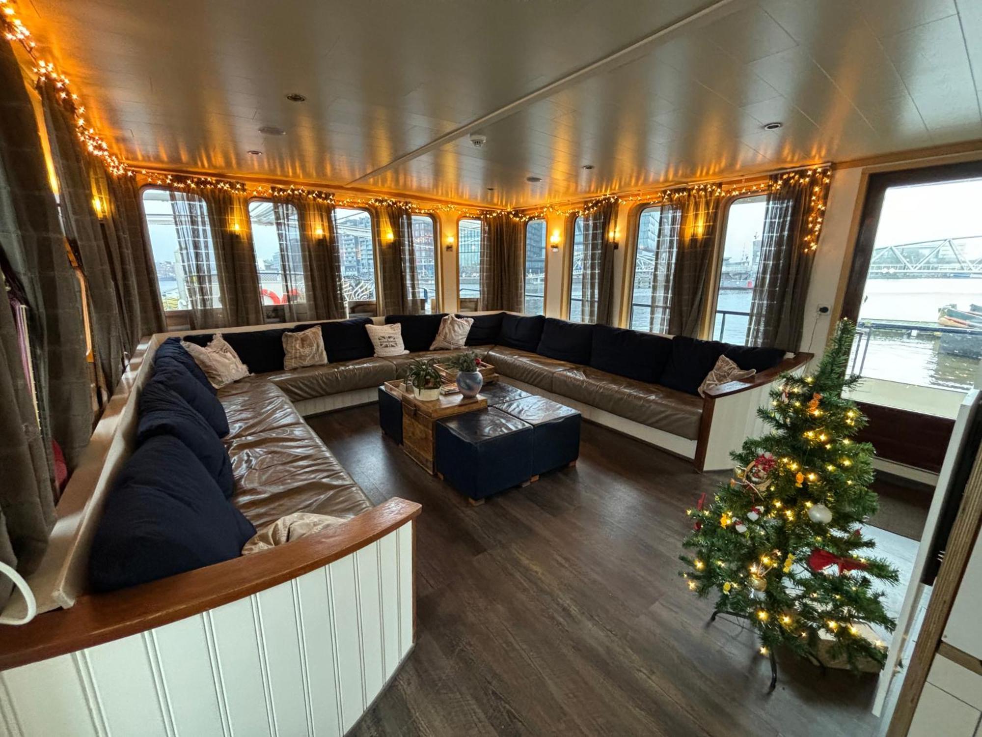 Hotelboat Iris Khách sạn *