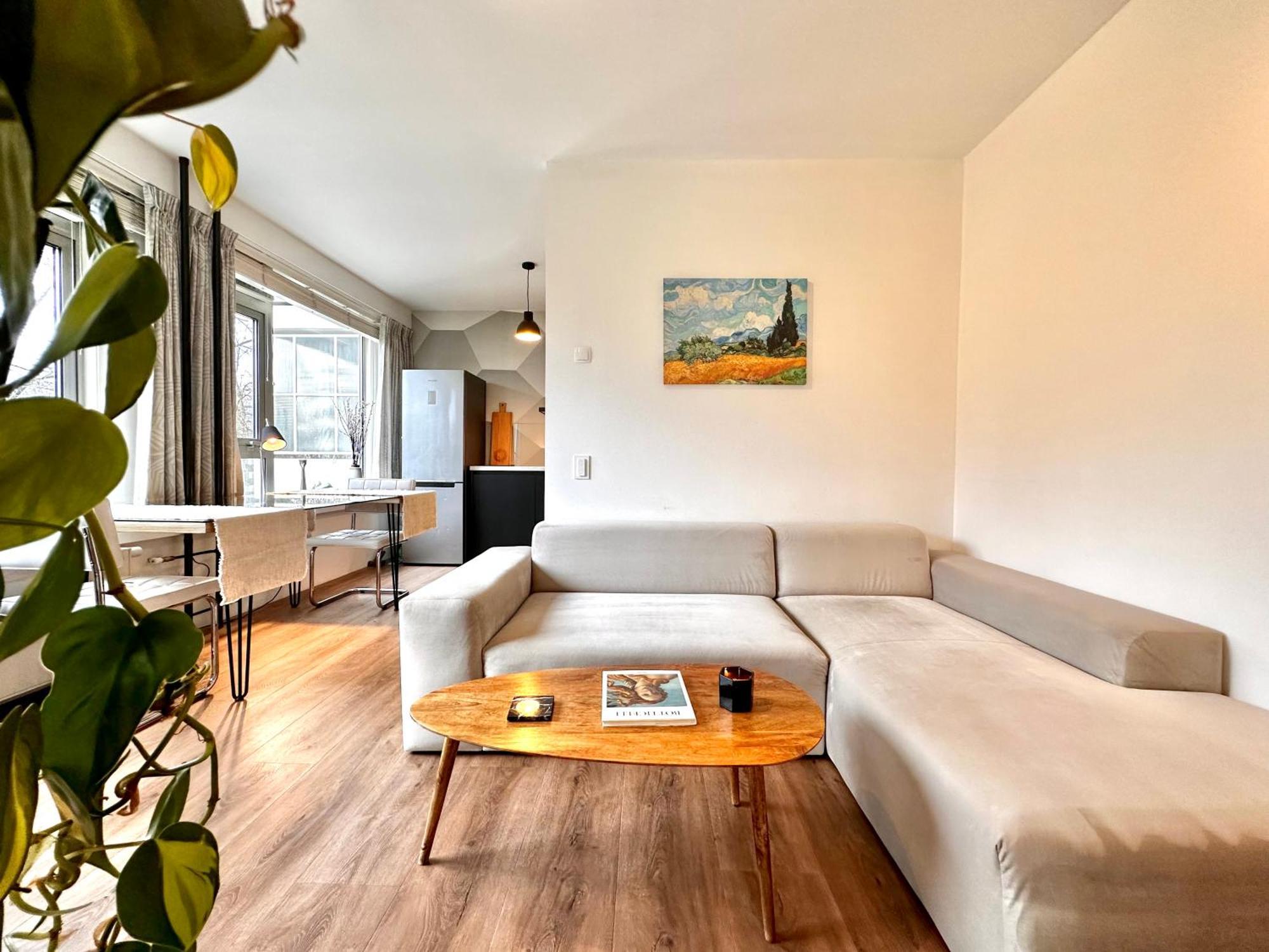 Cozy Retreat With Park Views And Free Parking Căn hộ *