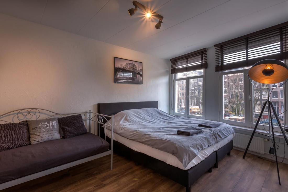 Khách sạn Canalview