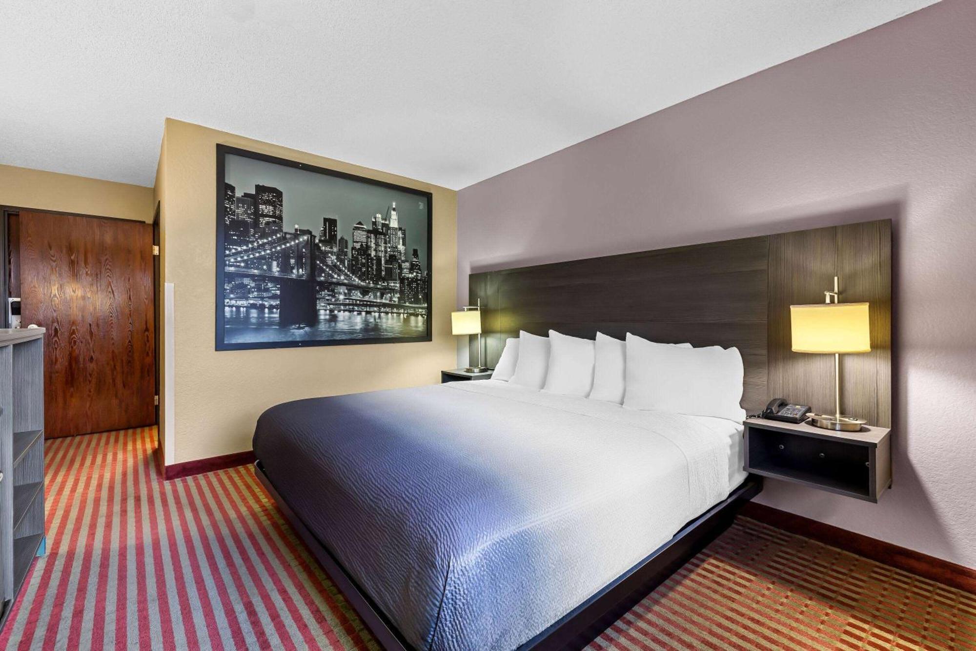 Super 8 By Wyndham Hotel Amsterdam