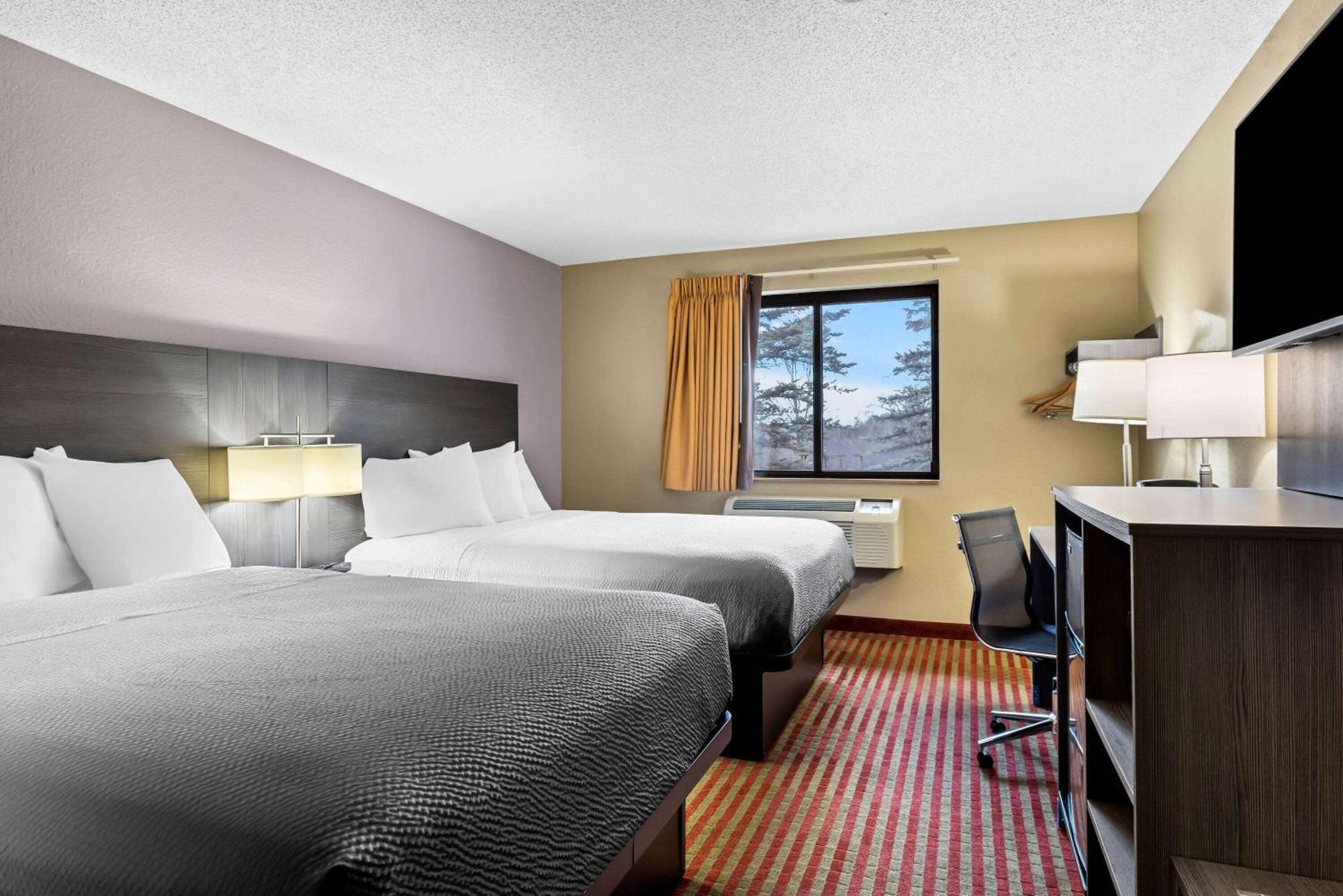 Super 8 By Wyndham Hotel