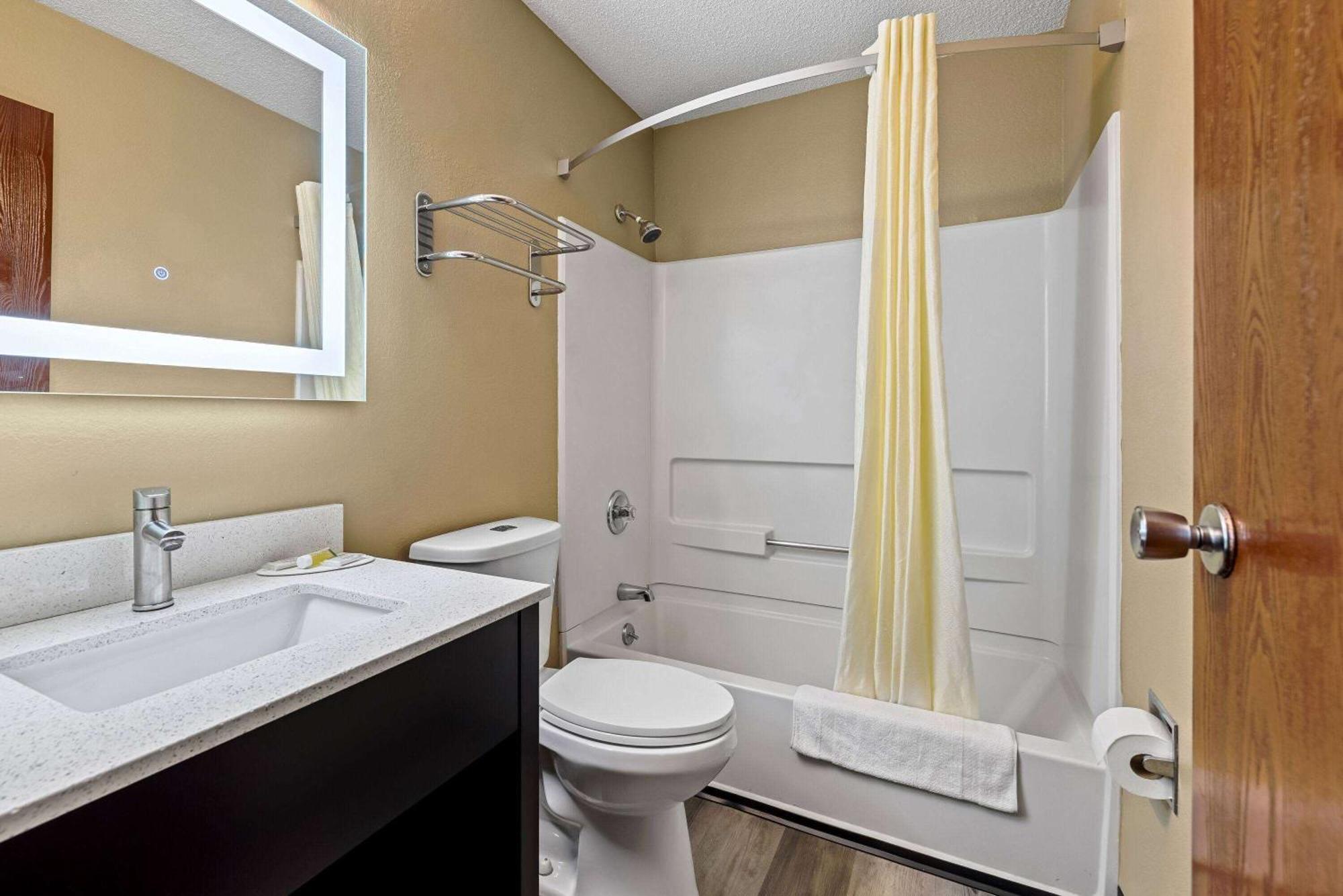Super 8 By Wyndham Hotel 2*