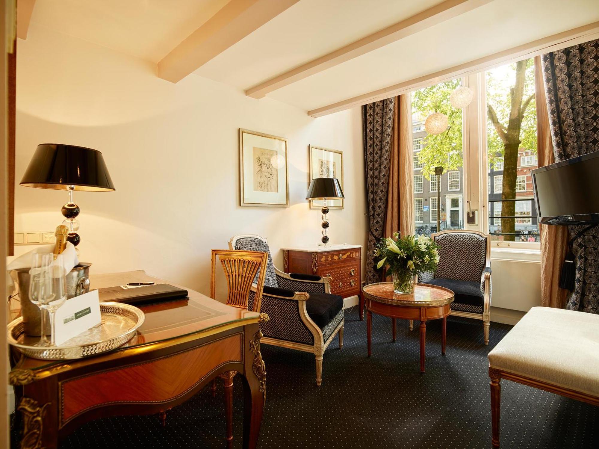 Ambassade Khách sạn 4*