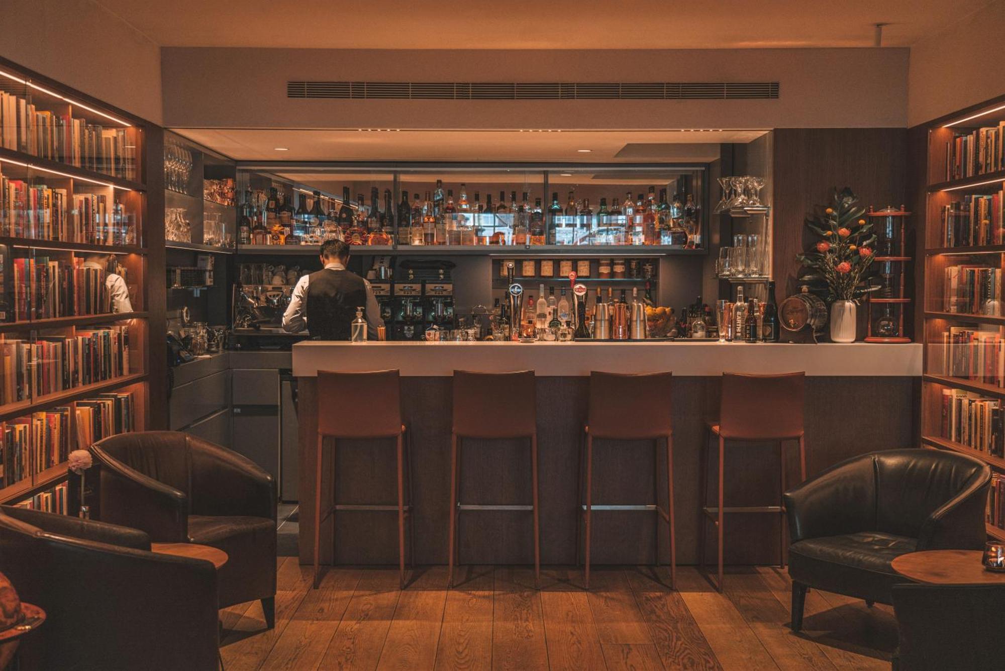 Ambassade Khách sạn 4*