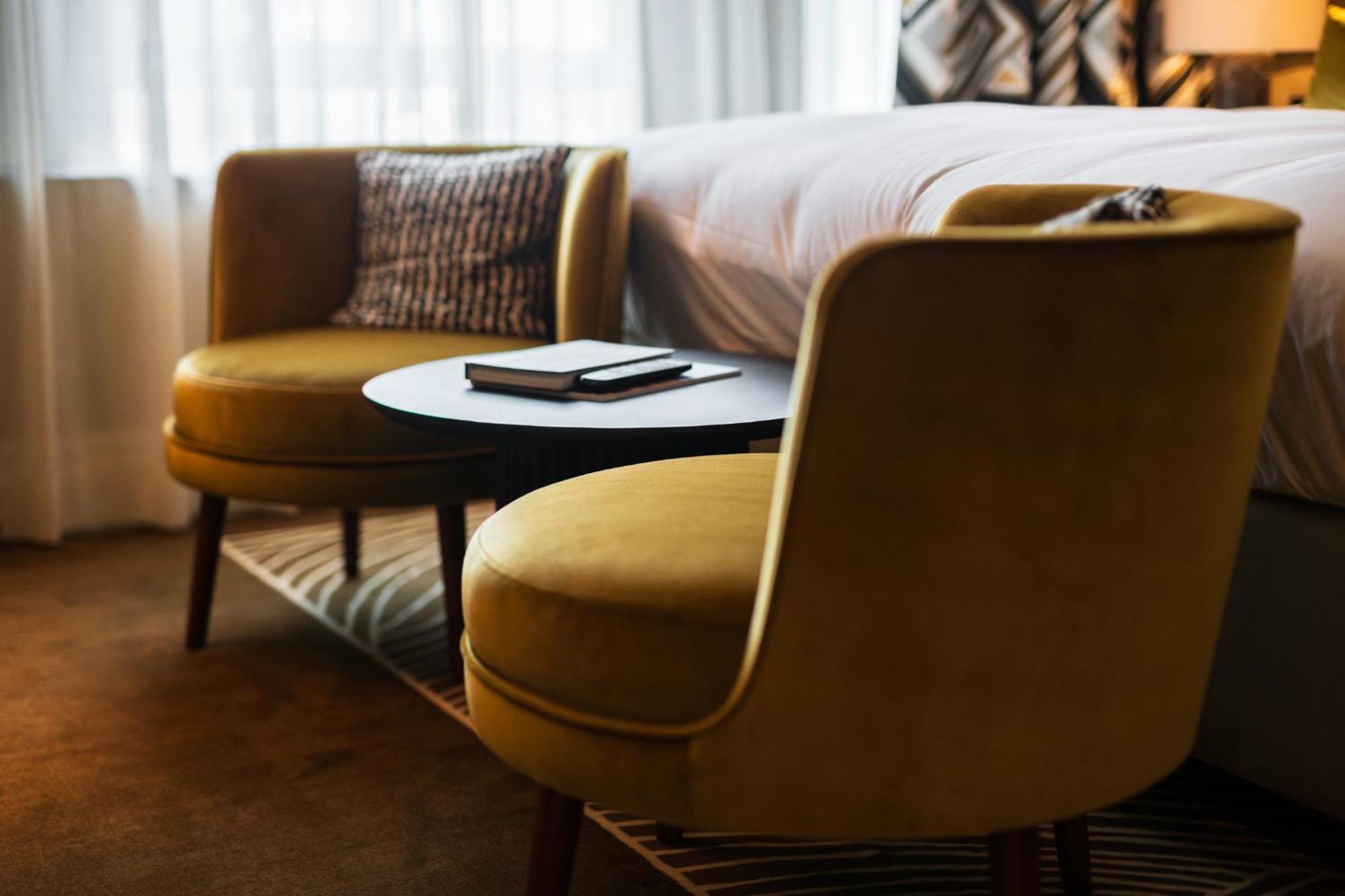 Ambassade Khách sạn 4*