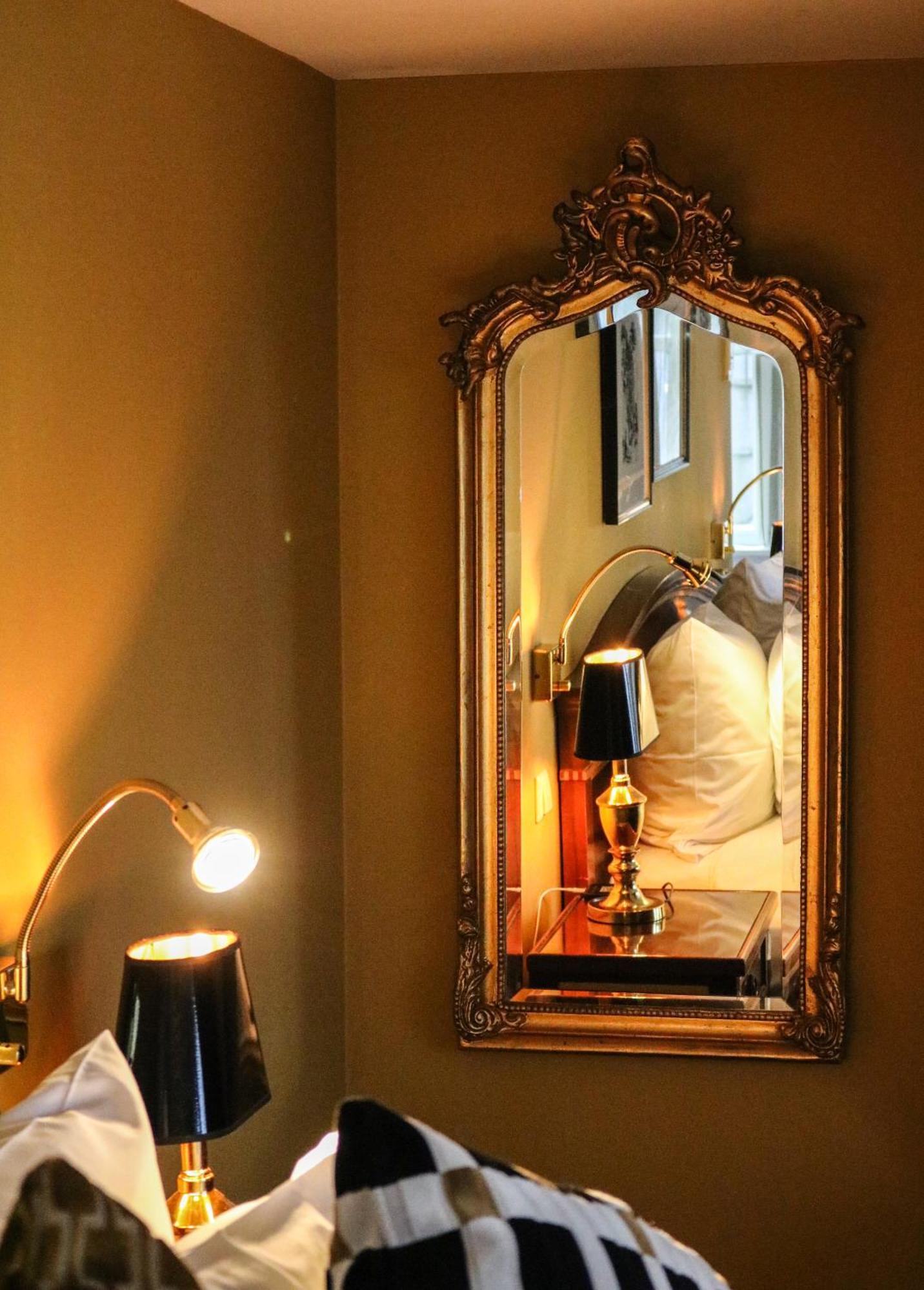 Ambassade Khách sạn 4*
