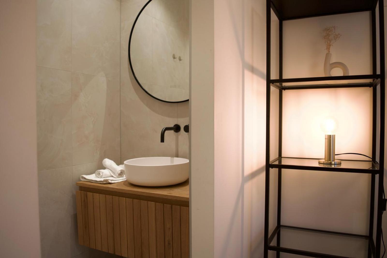 Ở trọ Luxury With Private Bathroom On Great Location.