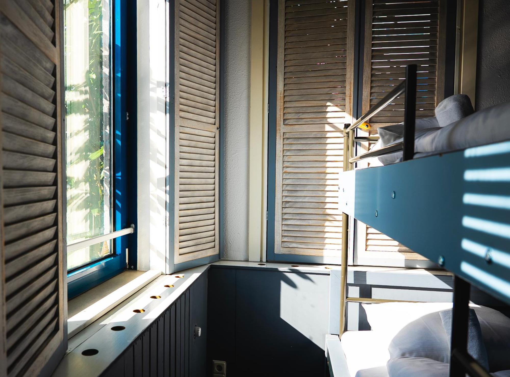 Teleport Hotel