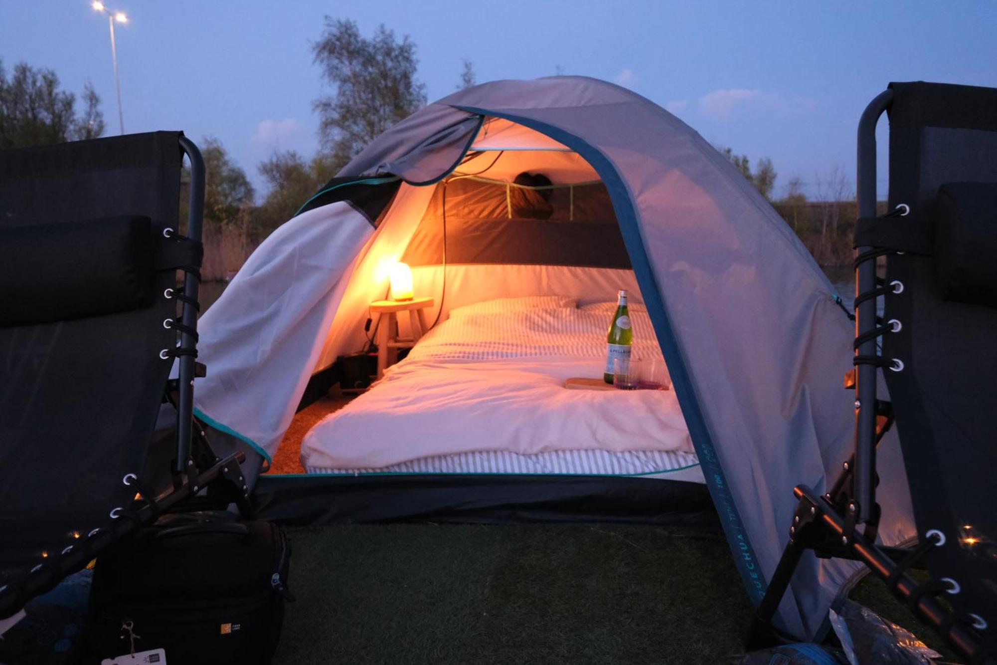 It's A Tent - On A Boat! Tente de luxe *