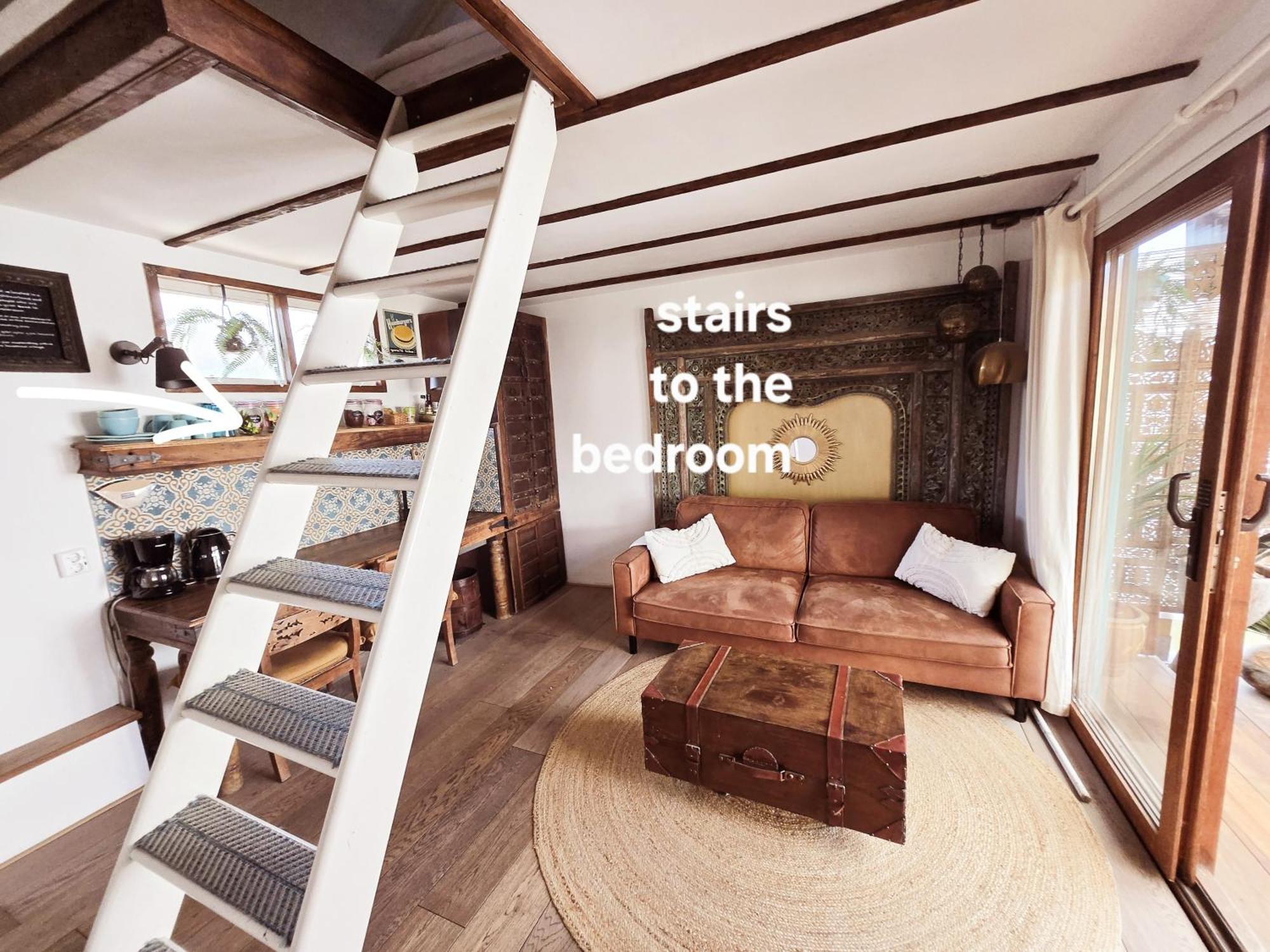 House Boat With Waterfront Terrace Gasthuis Amsterdam