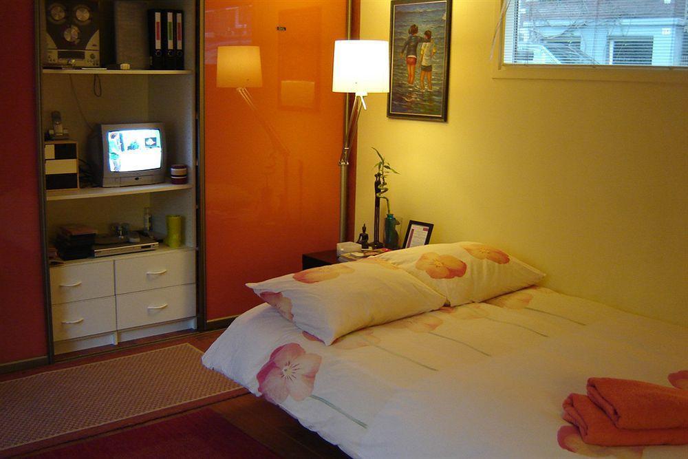 Phildutch Houseboat