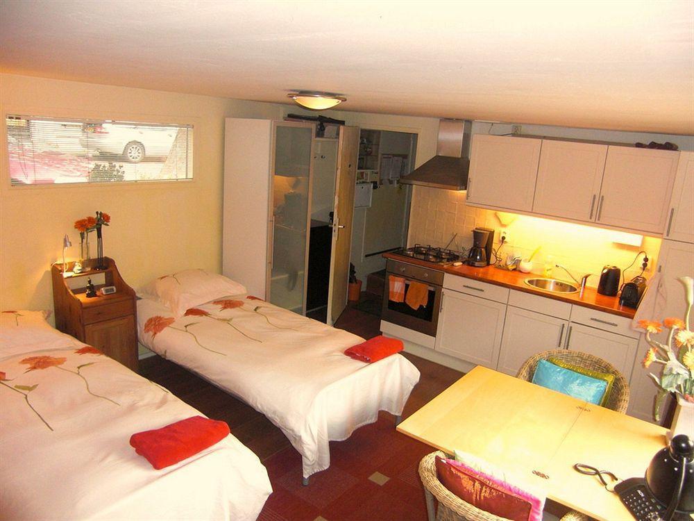 Phildutch Houseboat Amsterdam
