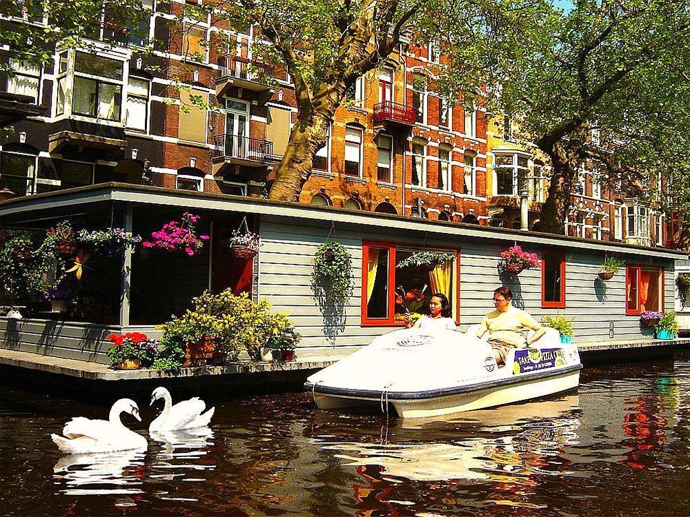 Phildutch Houseboat Amsterdam