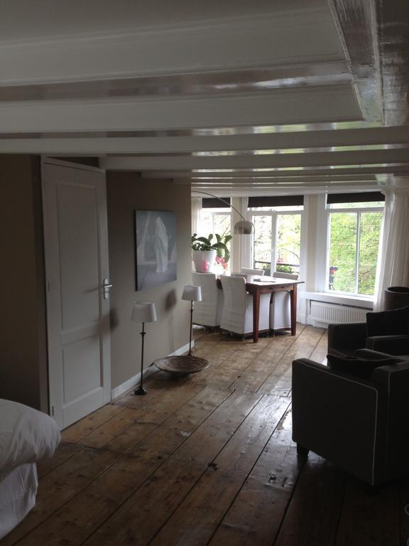 Couette-café Bij Tijn Op De Gracht Amsterdam