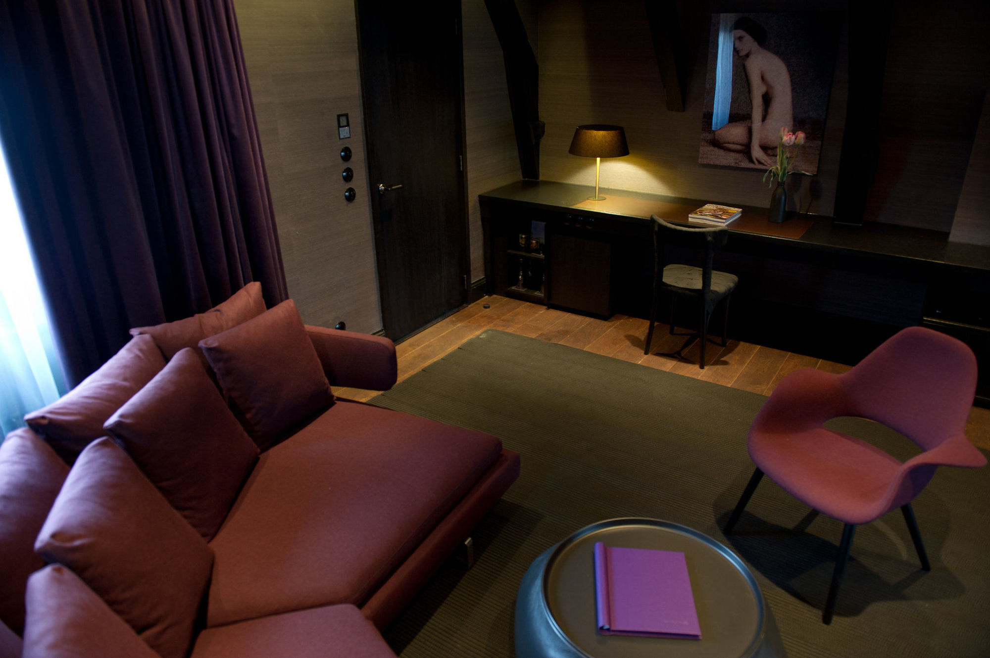 Khách sạn Canal House 4*