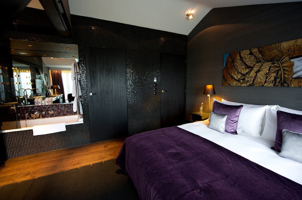 Khách sạn Canal House 4*