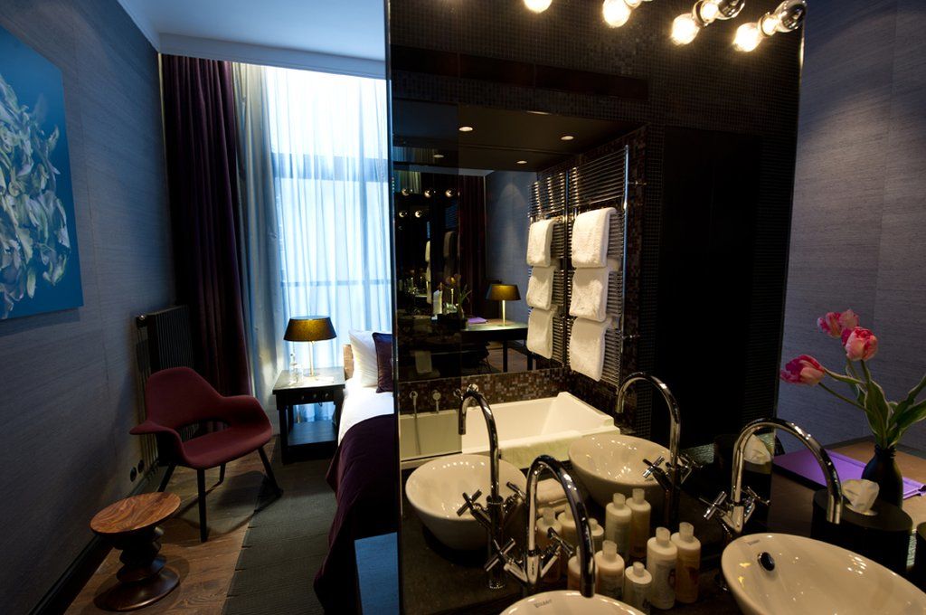 Khách sạn Canal House 4*