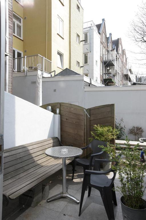 Alexander's Guest house 2*