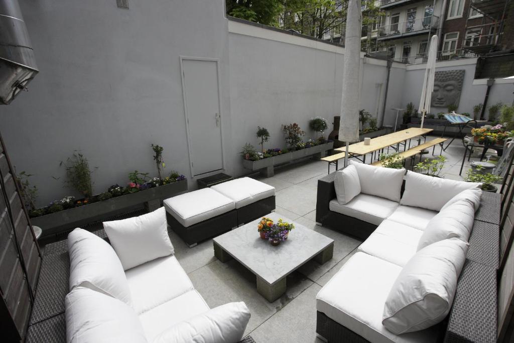 Alexander's Guest house 2*