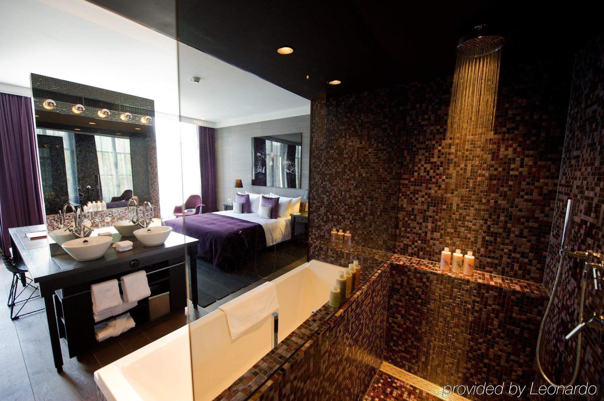 Canal House Khách sạn 4*