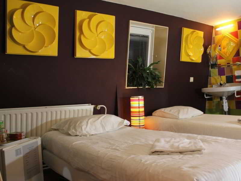 Greenhouse Effect Hotel 2*