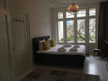 Couette-café Nine-t-teen Bed And Boutique