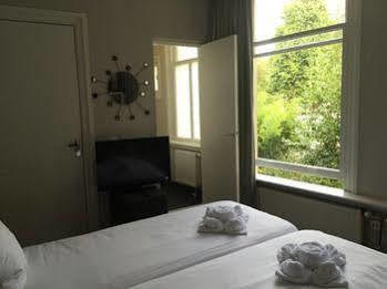Couette-café Nine-t-teen Bed And Boutique 3*