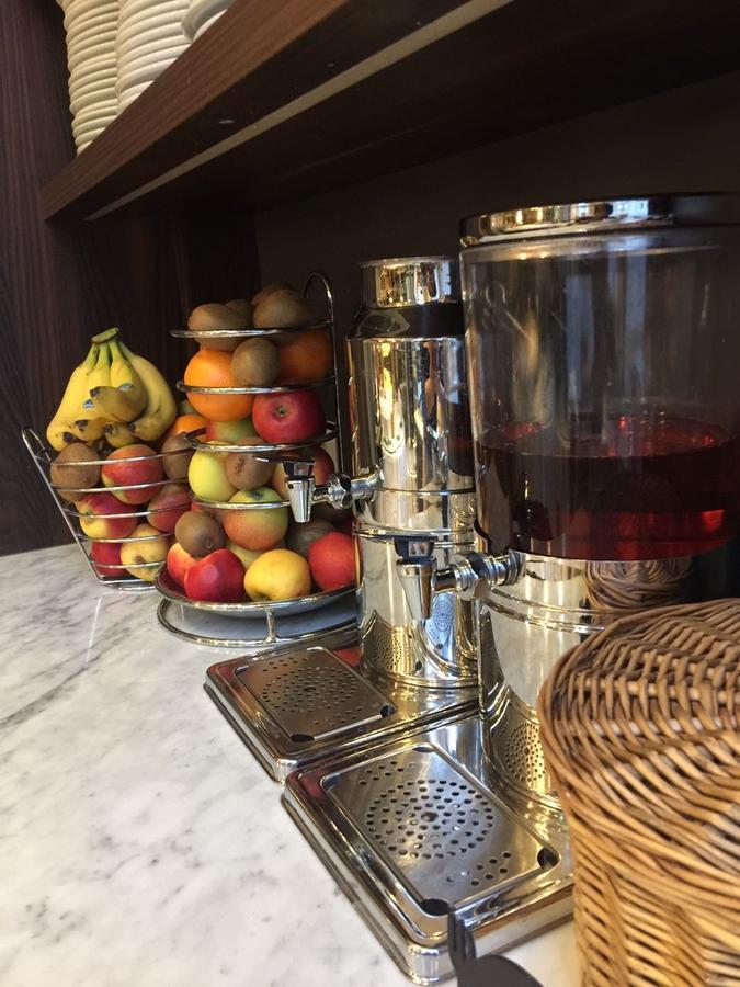 Apple Hotel