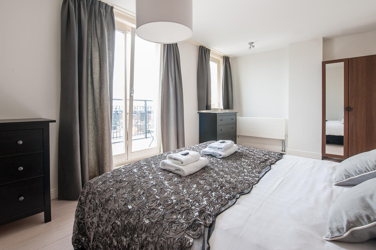 Apartment Short Group Dapper Market Serviced
