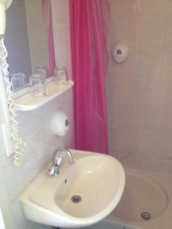 Budget Season Star Khách sạn 4*