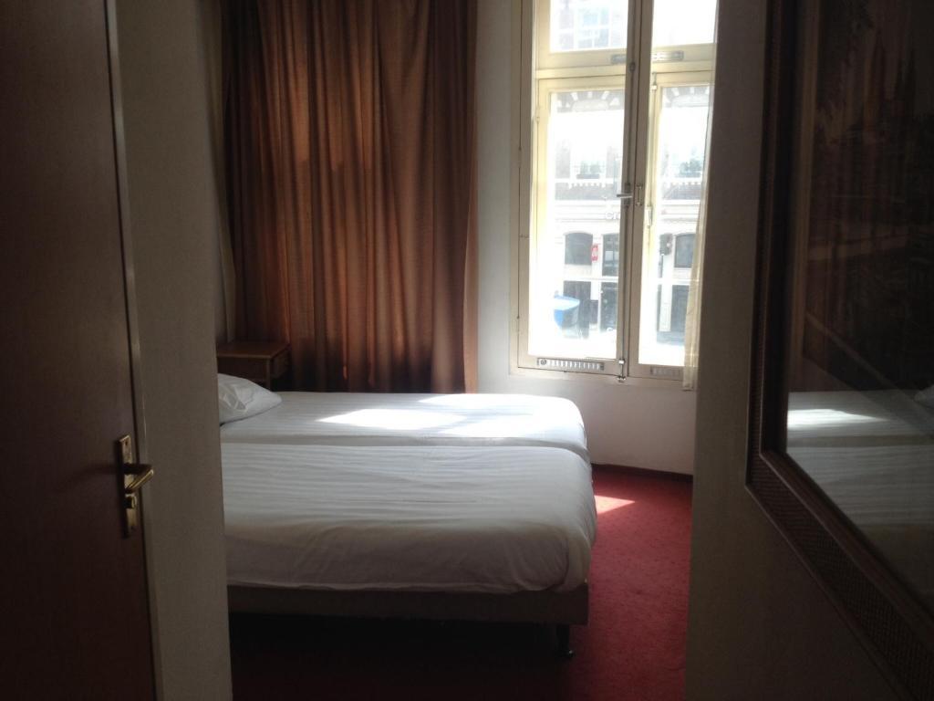 Budget Season Star Amsterdam